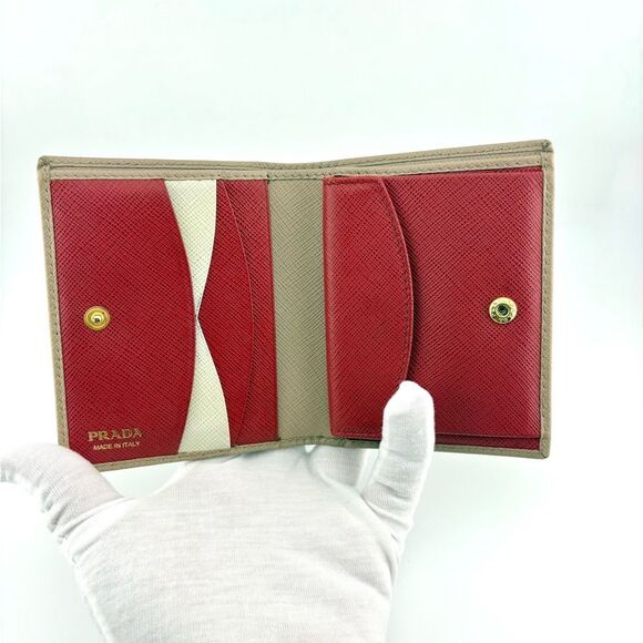 PRADA
Women's Saffiano Bi-Fold Leather Wallet in Cream - comes with box & COA - Picture 7 of 17